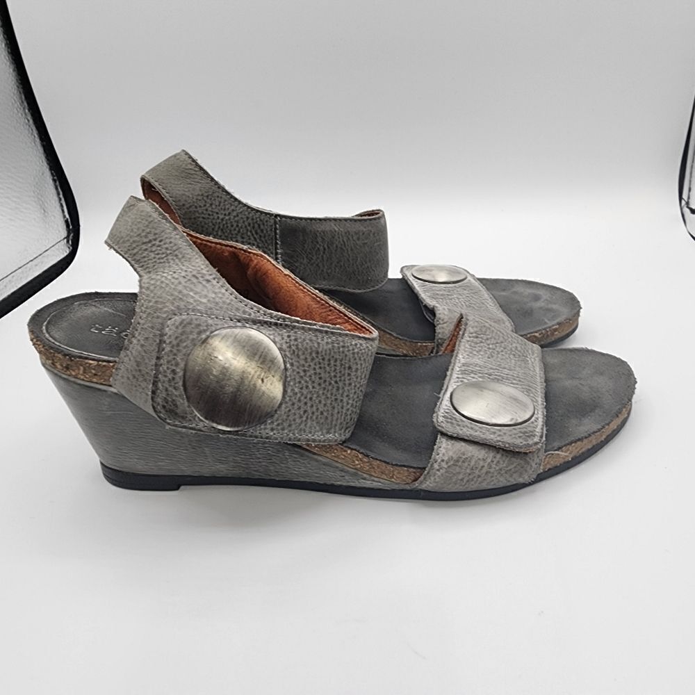 Taos Carousel gray sandals